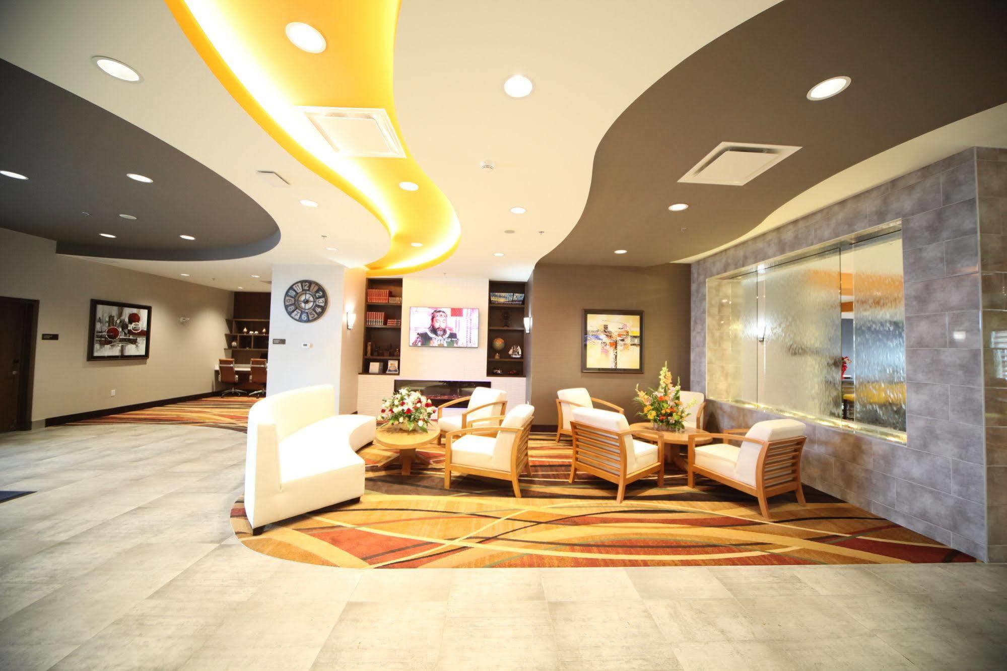 Hotel Wyndham Garden Edmonton Airport 4*