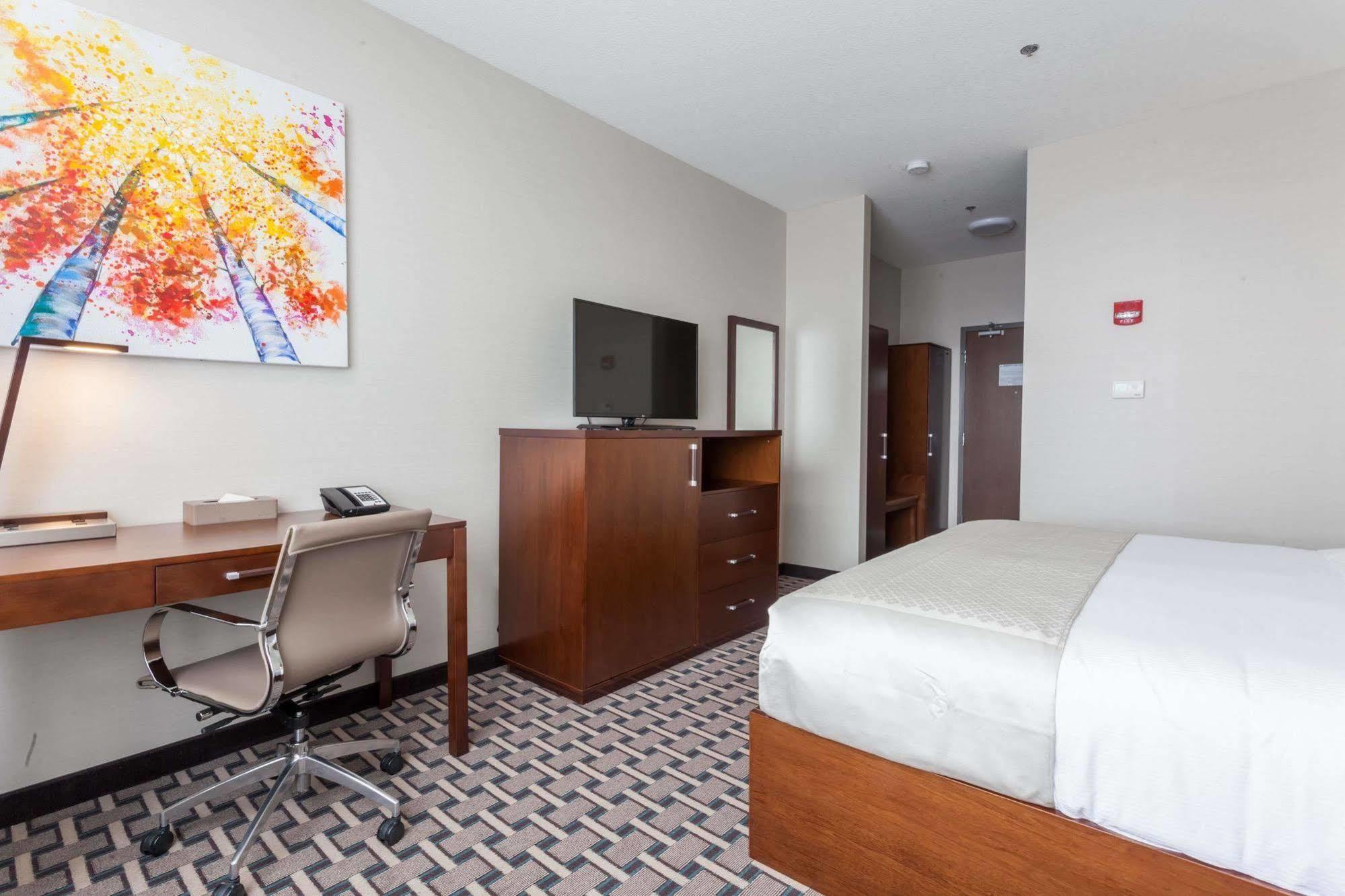 Wyndham Garden Edmonton Airport Hotel 4*